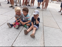 Bild  027 | 175  :: Salzburger Straßenmusik Juli 2019  auch die Kinder haben uns aufmerksam zugehört