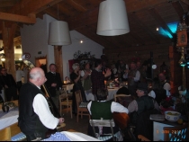 Bild  101 | 161  :: Neujahrsempfang in Zell am See  -  die Gäste singen zu späterer Stunde fleißig mit