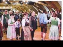 Bild  143 | 175  :: Hochzeit Verena u. Caio Mozarthaus St. Gilgen 2014 - allgemeiner Volkstanz