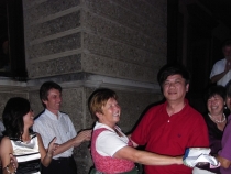 Bild  143 | 185  :: Maria wagt ein Tänzchen mit dem Chef der chinesischen Delegation