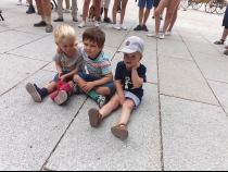 Bild  037 | 185  :: Salzburger Straßenmusik Juli 2019  auch die Kinder haben uns aufmerksam zugehört