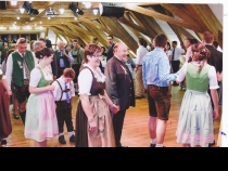Bild  153 | 185  :: Hochzeit Verena u. Caio Mozarthaus St. Gilgen 2014 - allgemeiner Volkstanz
