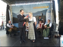 Bild  096 | 185  :: Salzkammergut in Linz 2015 - auf der ORF-Bühne mit Ski-Cross Weltmeisterin Andrea Limbacher