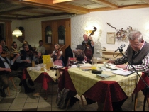 Bild  163 | 185  :: "eggerisch g'redt" mit Walter Egger beim Spitzerwirt  2013